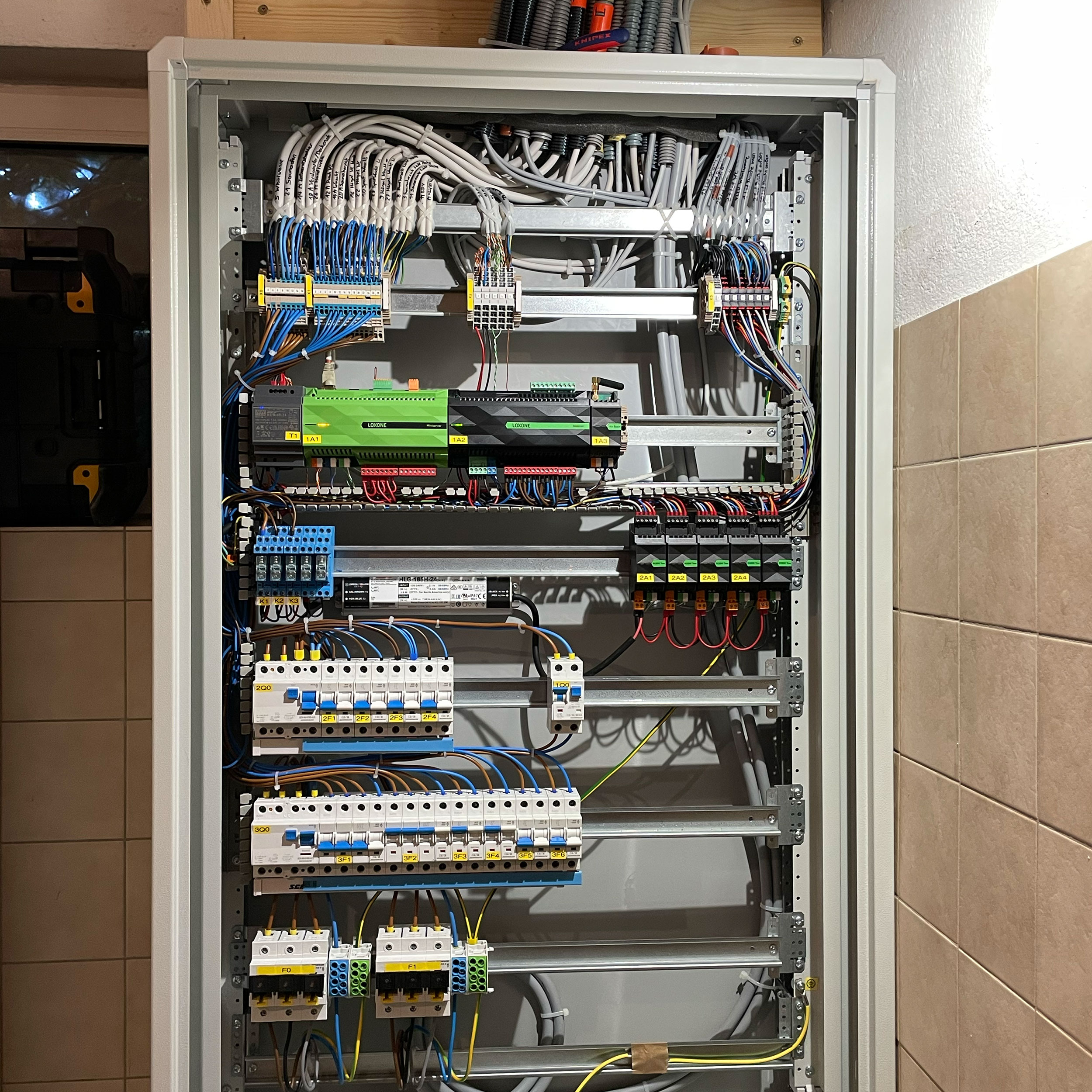 /files/dateien/bilder/referenzen/elektro_feichnter-schaltkasten.jpg